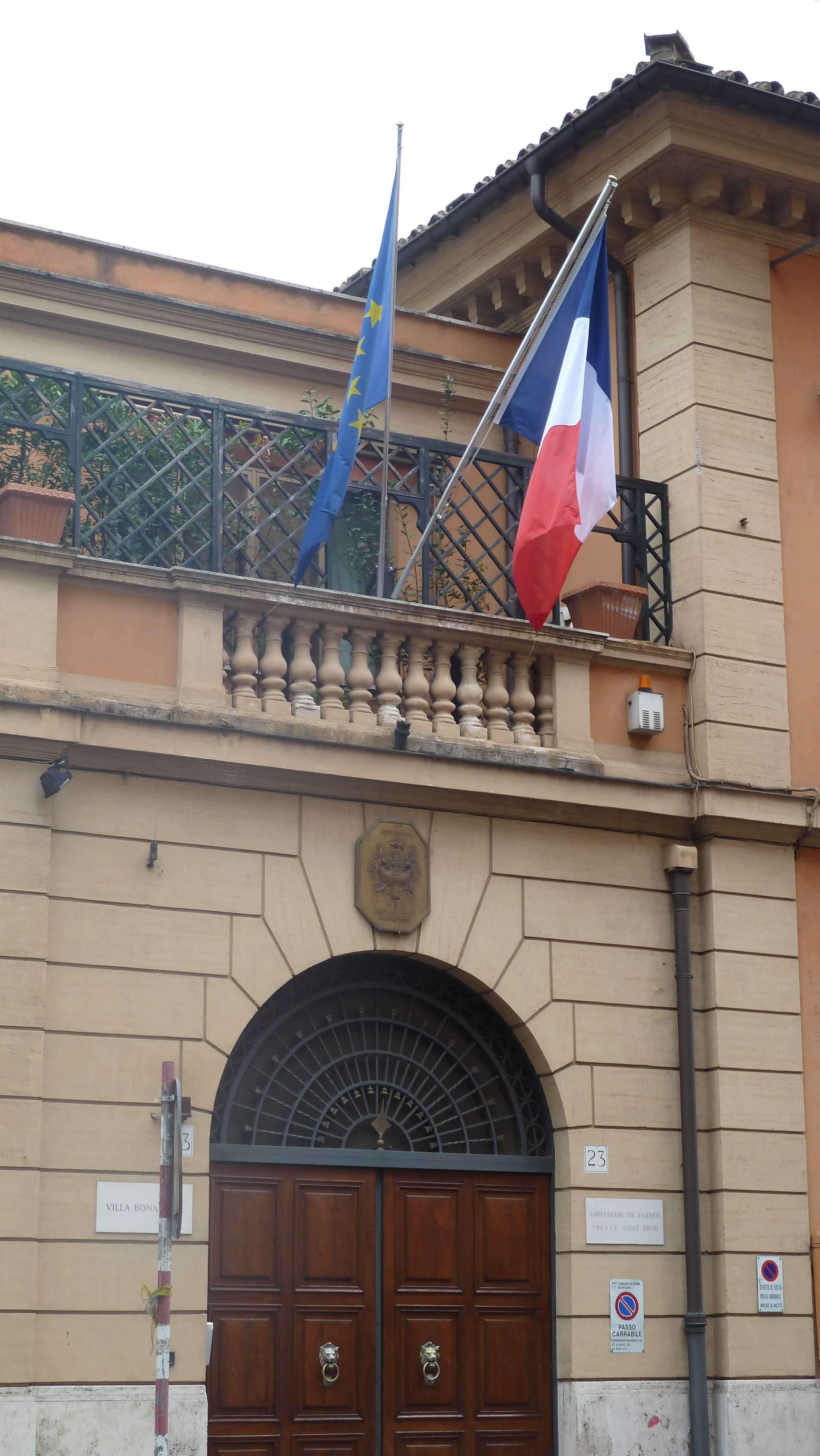 L histoire prestigieuse de l  ambassade  de France  pr s le 