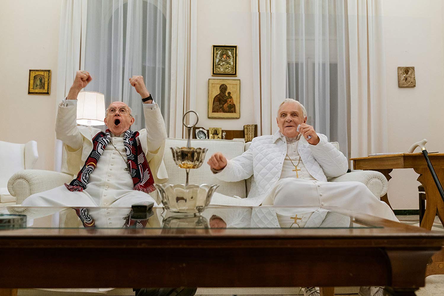 Film "Les Deux Papes" Anthony Hopkins est Benoît XVI et Jonathan Pryce, son successeur, le futur pape François Web2-the-two-popes-actors-2-imdb