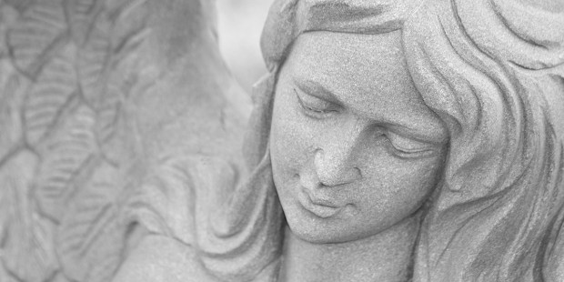 N oublions pas - N'oublions pas nos chers anges-gardiens ! - Page 11 Web3-angel-guardian-heaven-shutterstock_23235088