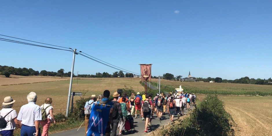 Sur les routes de France, le « M de Marie » et ses milliers de pèlerins M-de-Marie-30-juillet