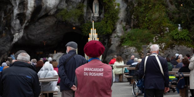 Le défi de Lourdes face à la crise du Covid + Messe du 04 Octobre 2020 Pele-du-rosaire-lourdes-2020